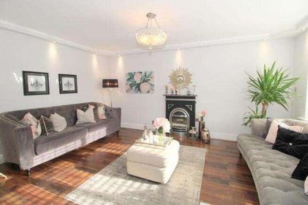 Chesterfield Road, Ashford, TW15 - Photo 2