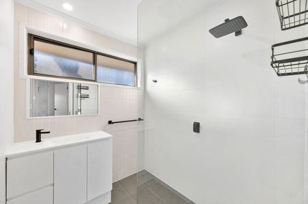 Fully Renovated Two Bedroom Unit!!! - Photo 4