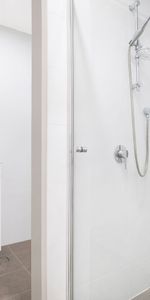 Stylish Studio Apartment Moments from Westfield & Transport - Photo 3