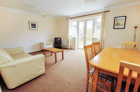 3 bedroom semi-detached house to rent - Photo 5