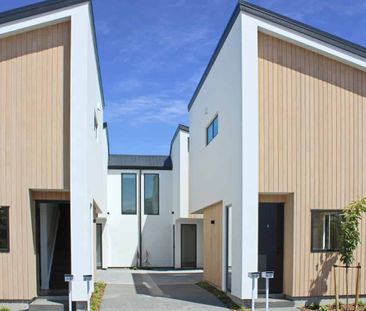 Near New Two Bedroom Townhouse With Single Garage - Photo 2