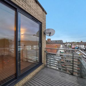 1 Bed Flat, Green Street, E7 - Photo 2