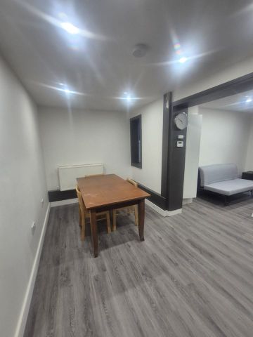 5 Bed Terraced House, Moorland Road, SW9 - Photo 4