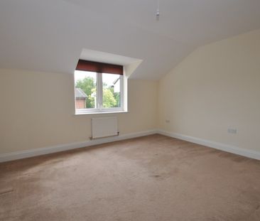 2 bedroom Apartment - Moors Walk, Welwyn Garden City - Photo 4