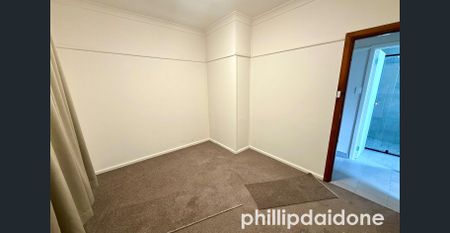 QUITE NEWLY RENOVATED 3-BEDROOM HOUSE - Photo 2