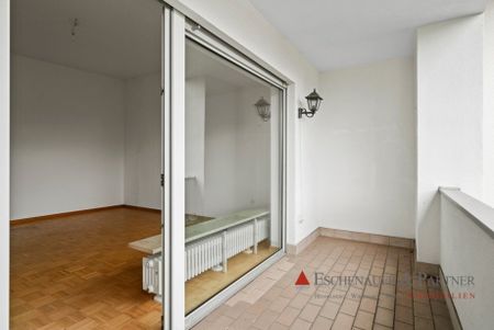 Modernisierte 2 ZKB mit Balkon, Einbauküche und Blick ins Grün der Umgebung - Foto 4