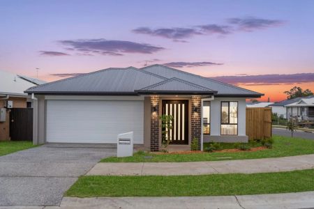 FOR LEASE –TILLERMAN ESTATE BRAND NEW CUSTOM-DESIGNED FAMILY HOME - Photo 5