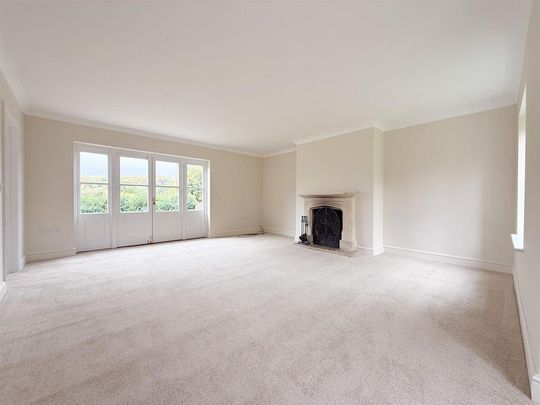 4 bedroom detached house to rent - Photo 1