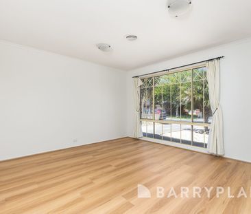 COSY AND COMFORTABLE FAMILY HOME - Photo 1