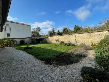 Location maison 4 pièces, 87.00m², Fontenay-le-Comte - Photo 3