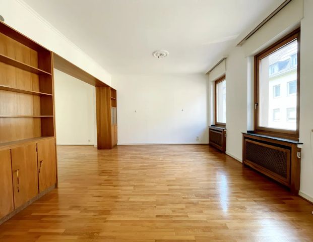 GROßZÜGIGE 2-ZIMMER WOHNUNG IN KREFELDER INNENSTADT ZU MIETEN! - Photo 1