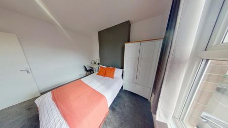 4 bedroom terraced house to rent - Photo 4