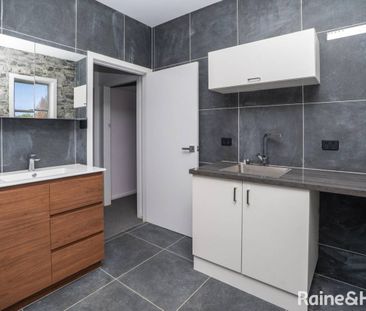 IT HAS A SPA! - Photo 2