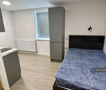 Studio to rent - Photo 2