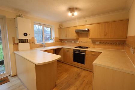 Devonport Close, Redditch - Photo 5