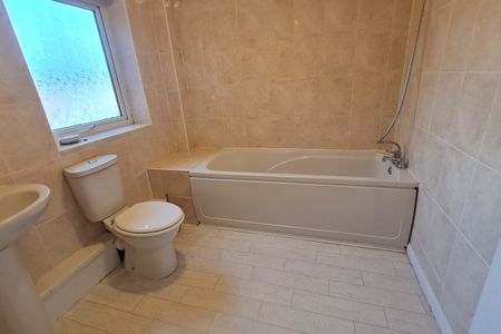 Cedar Walk, Featherstone, PONTEFRACT - Photo 3