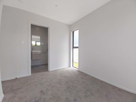 Brand New Three bedroom with Views! - Photo 3