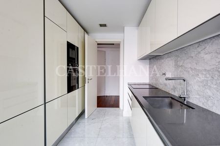 Apartamento T2 com garagem e jardim na Junqueira, Alcântara - Photo 2