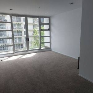 Single level sunny apartment - Photo 2