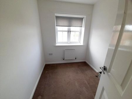 3 bedroom semi-detached house to rent - Photo 3