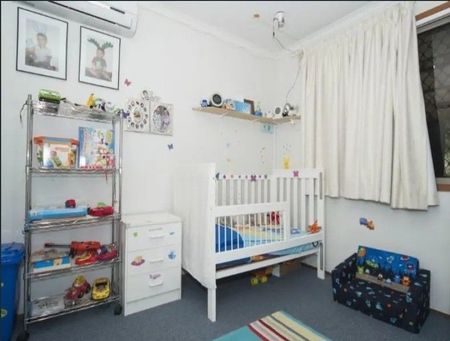 2 Bedroom duplex in popular location - Photo 5