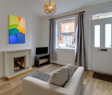 2 bedroom terraced house to rent - Photo 4