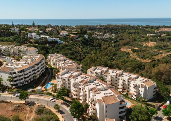 Stylish 3 bedroom flat with sea views in Elviria Marbella