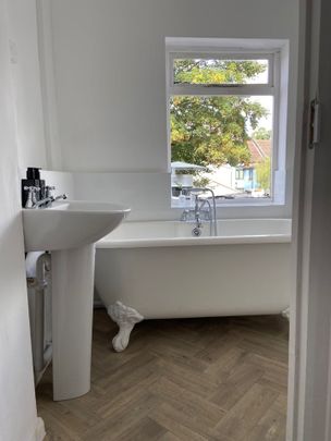 2 Bed Flat, Dunstable Road, LU1 - Photo 1