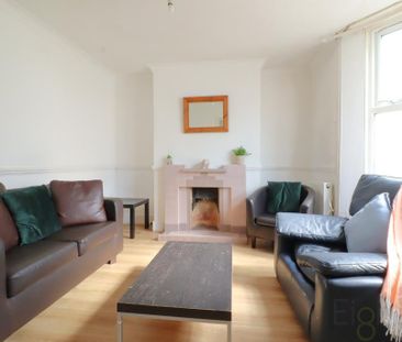 4 bedroom end of terrace house to rent - Photo 3