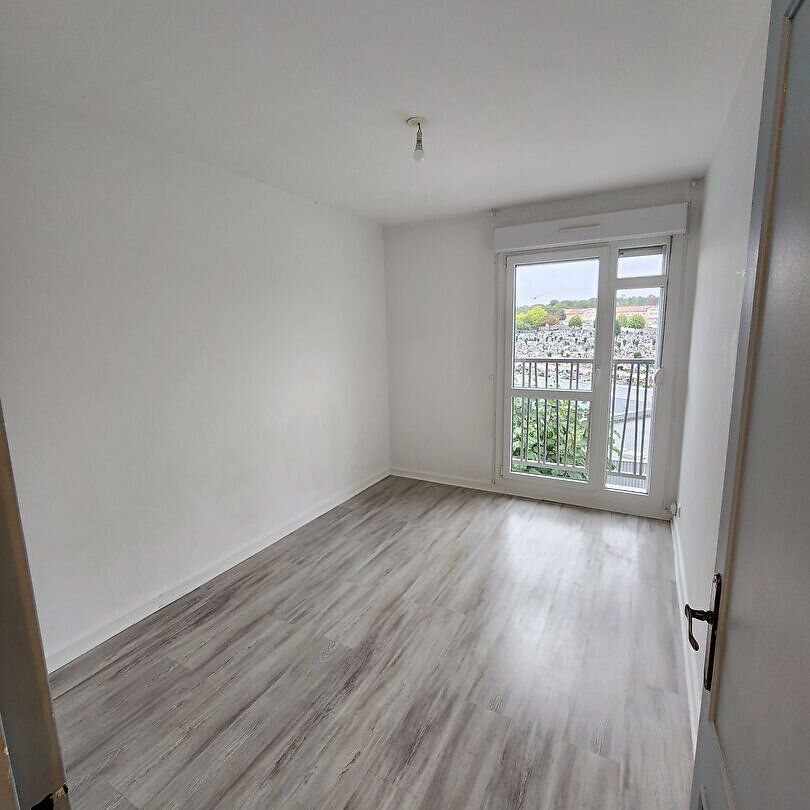 À LOUER / Bel appartement 4 pièces avec parking et cave rue de Taissy ! - Photo 1