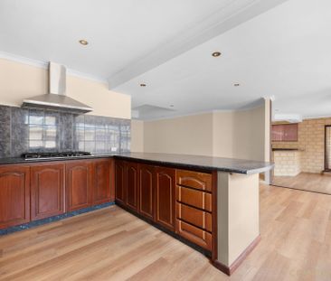 Large Entertaining Family Home&comma; with Pool&excl; - Photo 2