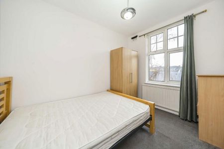 3 bedroom flat to rent - Photo 2