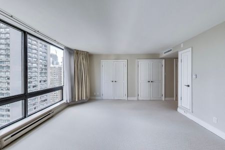 Executive Apartment In The Residences Of 1166 Bay - Photo 2