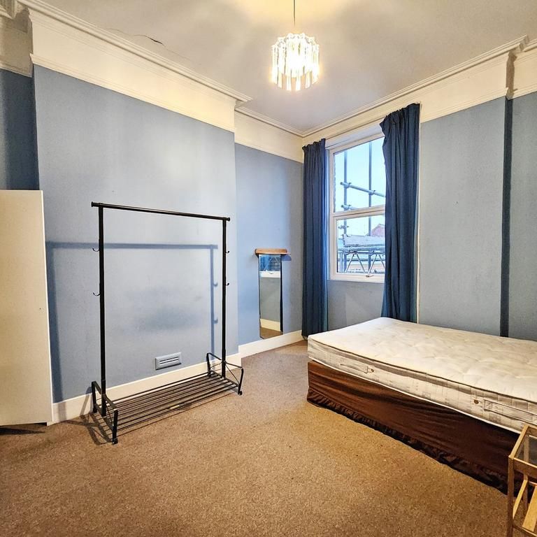 3 bedroom flat to rent - Photo 1