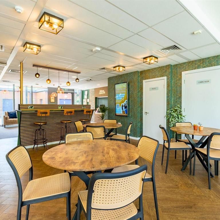 1 bedroom in a flat share to rent - Photo 1