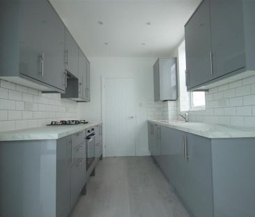 5 bedroom semi-detached house to rent - Photo 1