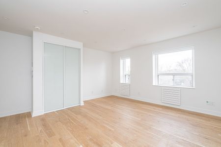110 Oriole Parkway - Photo 3
