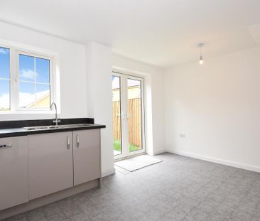 3 bedroom semi-detached house to rent - Photo 5