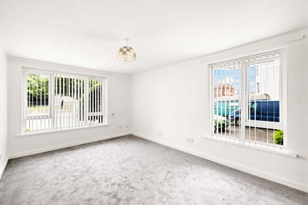 2 bedroom ground floor flat to rent - Photo 2
