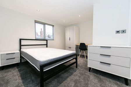 Burchett Place, Woodhouse, Leeds - Photo 2