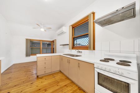 38 St Leonard Crescent, Elizabeth Downs SA 5113 - House For Rent - $550 | Domain - Photo 5