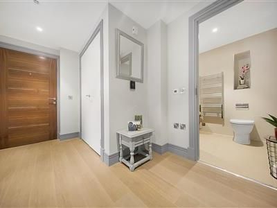Ivory House East, Clove Hitch Quay, SW11 - Photo 2