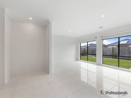 6 Abbey Road, Beveridge VIC 3753 - Photo 2