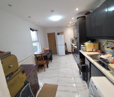 Room in a Shared Flat, Queens Road, E17 - Photo 1