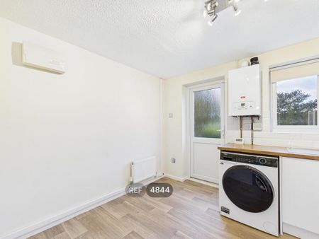 2 bedroom semi-detached house to rent - Photo 2