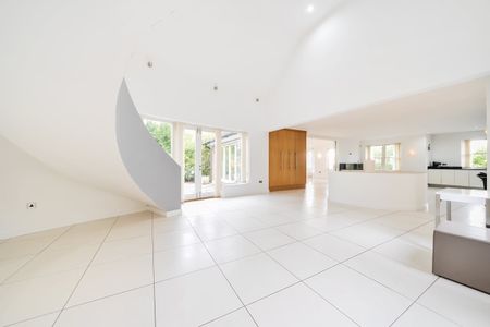 5 bedroom detached house to rent - Photo 2