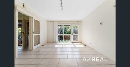 Family Home in Prime Glen Waverley Location – Within Mount View & GWSC Zones (STSA) - Photo 3