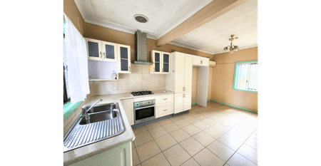 Well-Presented 2-Bedroom Home in Prime Location - Photo 4