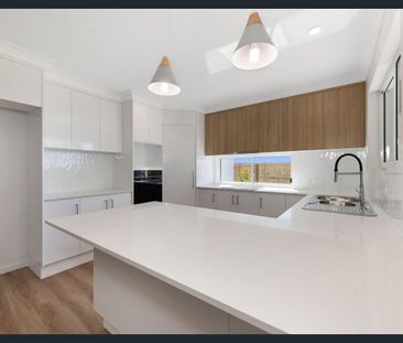 11 Fraser Avenue, Innes Park, Qld 4670 - Photo 6