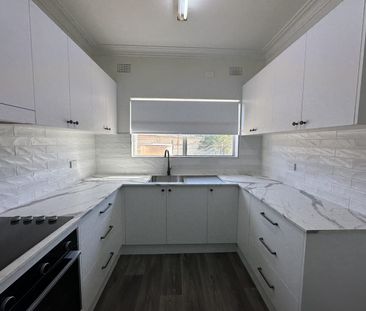 Stunning two bedroom unit - Photo 3